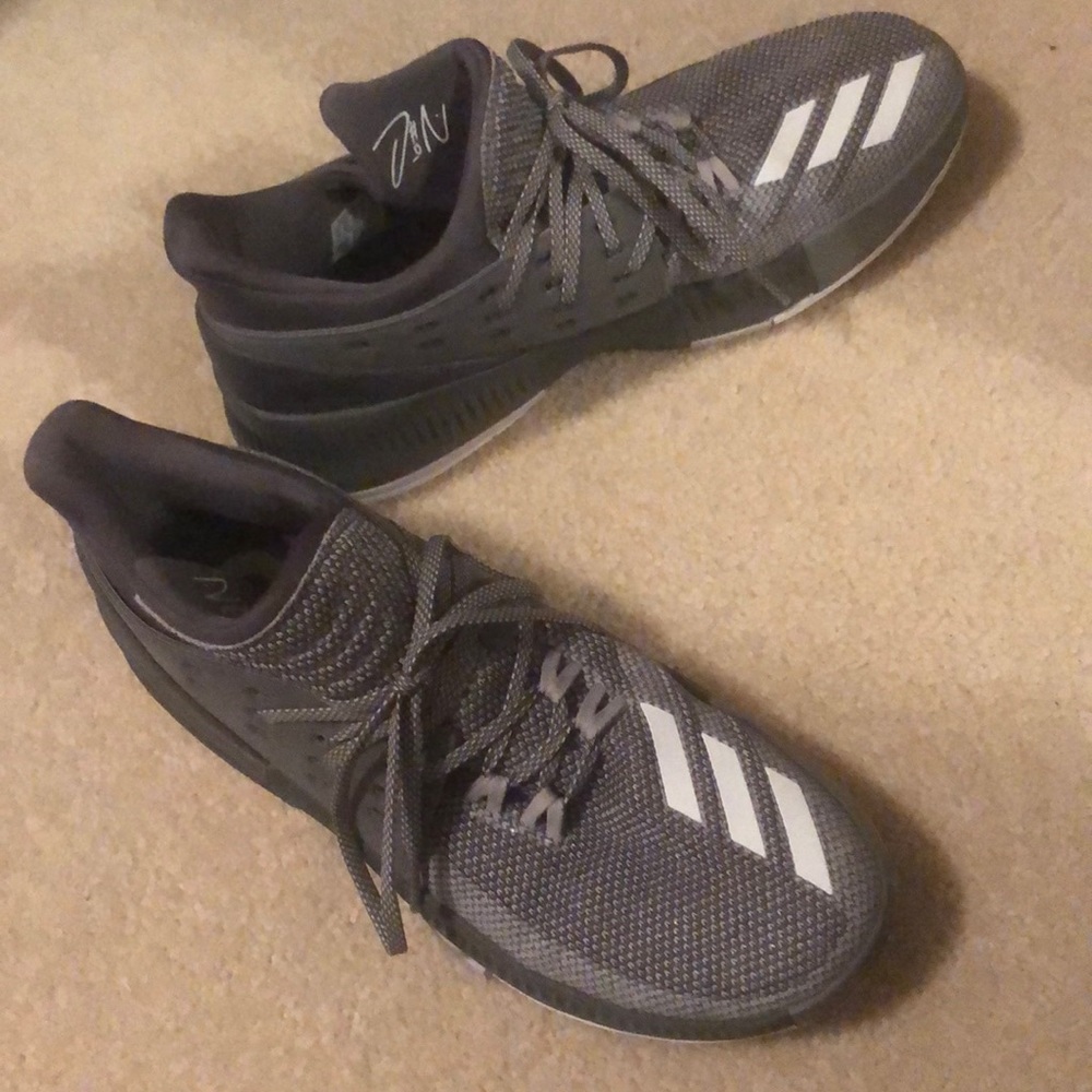 Gray basketball shoes